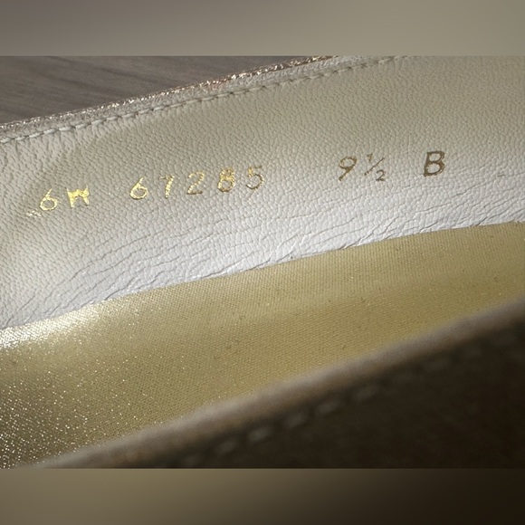 STUART WEITZMAN Women’s Gold Squared Toe Kitten Heel Pump Size 9.5 - Picture 9 of 13